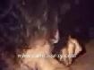 Chica amateur comiendose un pollote
